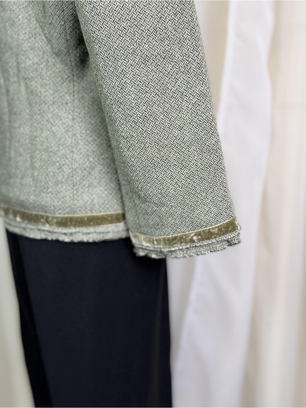 Banana Republic Wool Blazer w/ Velvet Trim + Floral Brooch tweed size 4 - Picture 12 of 14
